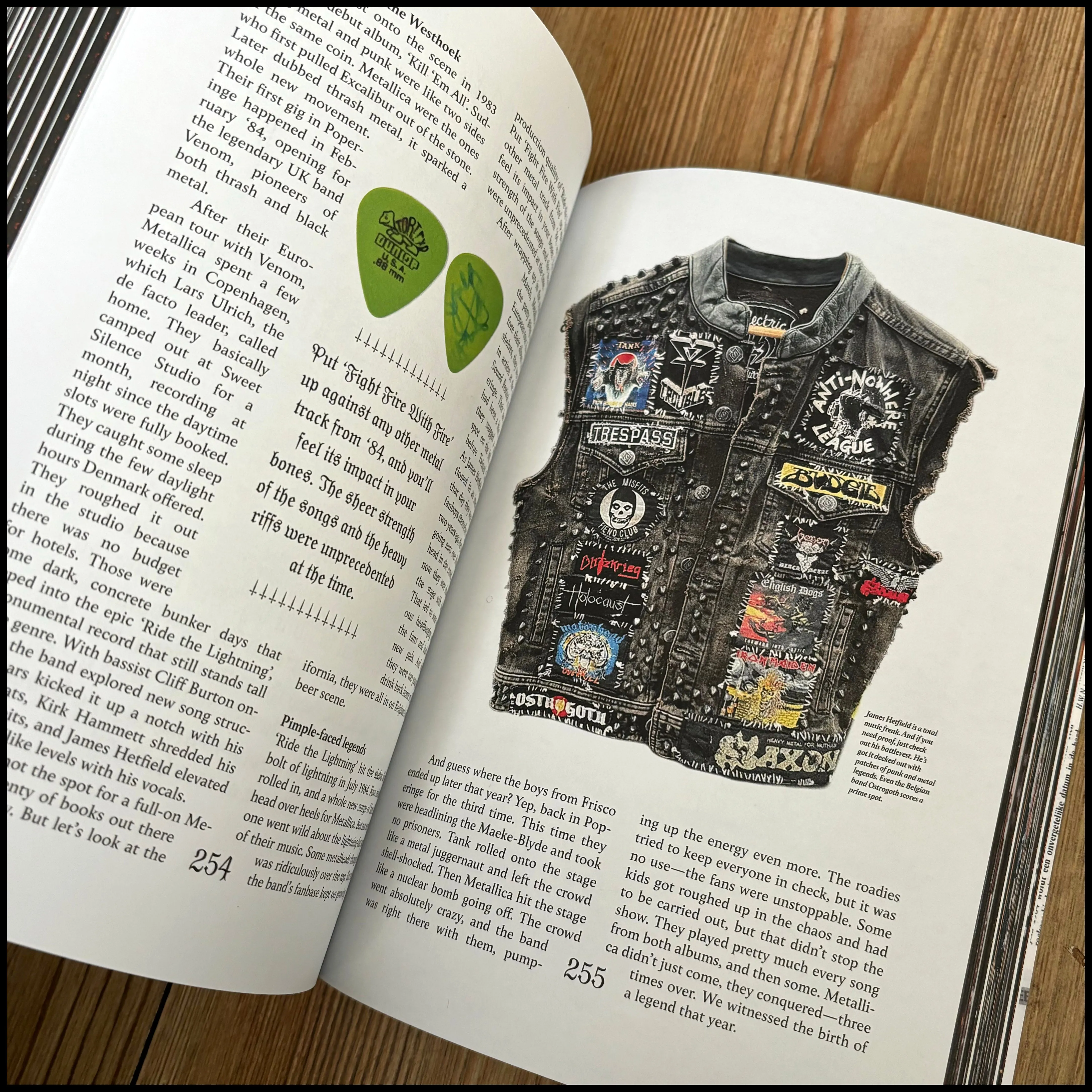 HEAVY SOUNDS IN THE WEST book (400 pages, colour)